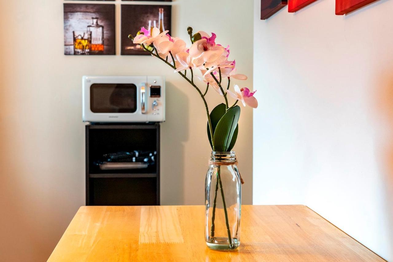 1 Bd In Historical W Close To Centre * Belfast
